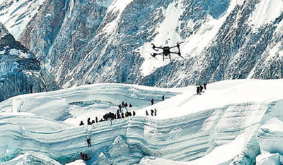 中国民用无人机完成珠峰6000米海拔物资运输测试