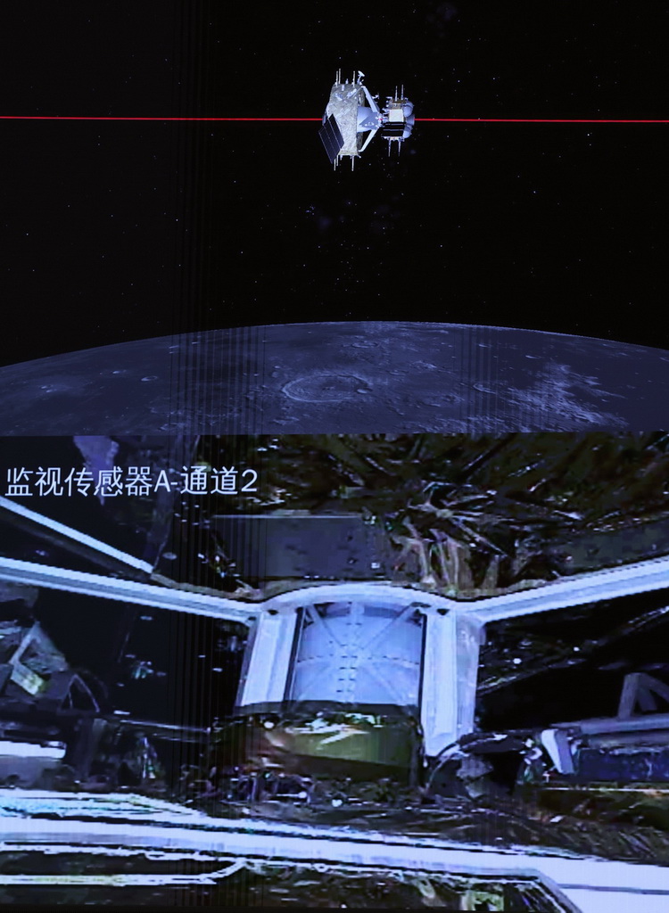 6月6日在北京航天飛行控制中心大屏幕上拍攝的嫦娥六號月球軌道交會對接與在軌樣品轉移動畫模擬畫面。