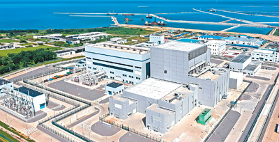 山東威海榮成石島灣高溫氣冷堆核電站示范工程外景。新華社發