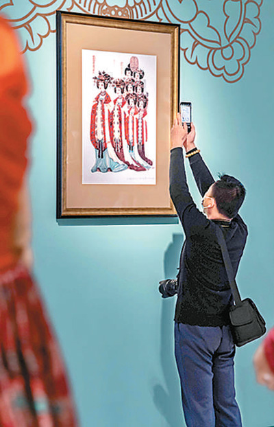 觀眾觀看展出作品。   主辦方供圖