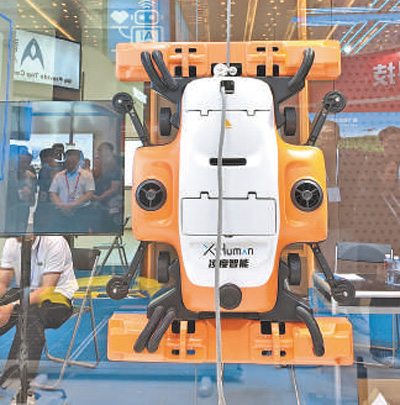 高空平面幕牆清洗機器人。以上圖片均為本報記者韓春瑤攝