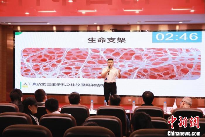   4月26日，2025年“洪科杯”南昌市科普讲解大赛成年组决赛在南昌科技广场举行。南昌市科技局 供图