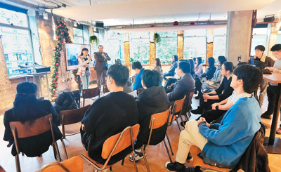 全英中國學聯與當地律所面向中國學生合辦普法活動。   周思源攝