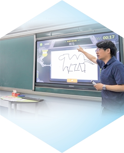 北京教育科學研究院豐台實驗小學人工智能通識課課堂。   新華社記者  馬  寧攝
