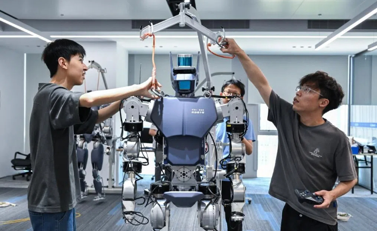 新生代科研力量助推人形机器人加速成长