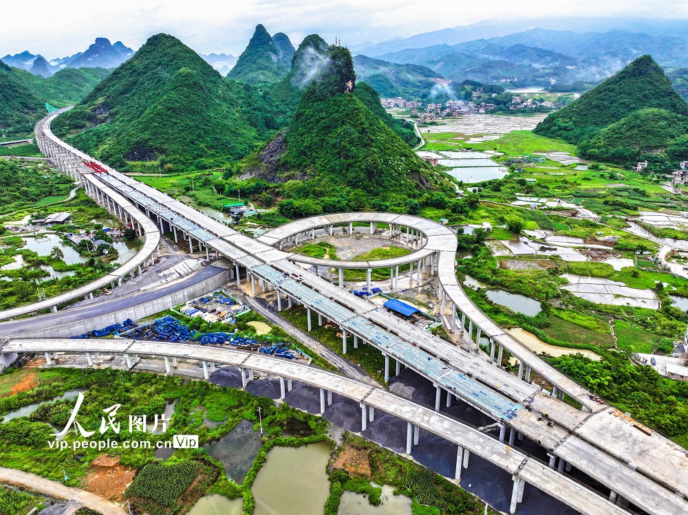 2026年6月19日，广西桂林市阳朔县福利镇，桂钟高速公路建设正酣。