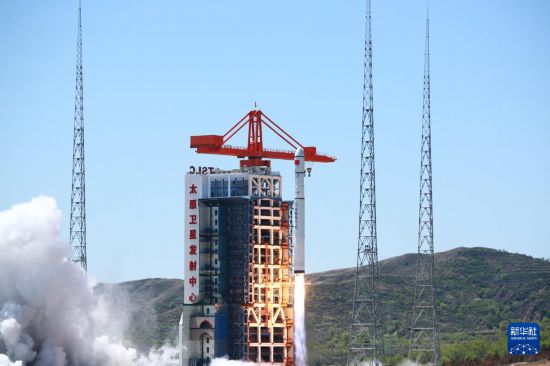 5月7日11時21分，我國在太原衛星發射中心成功發射長征六號丙運載火箭，搭載發射的海王星01星、智星一號C星、寬幅光學衛星和高分視頻衛星順利進入預定軌道，飛行試驗任務獲得圓滿成功。新華社發（鄭斌 攝）