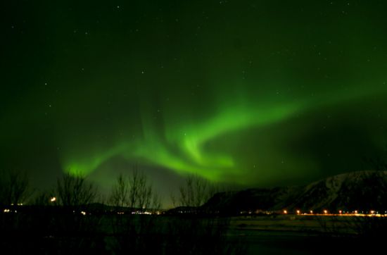 這是2月14日凌晨在冰島南部小鎮塞爾福斯拍攝的極光。新華社記者 李穎 攝