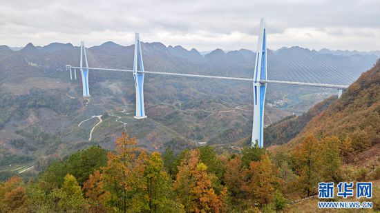 12月11日拍攝的平塘“天空之橋”一景。新華網 周遠鋼 攝