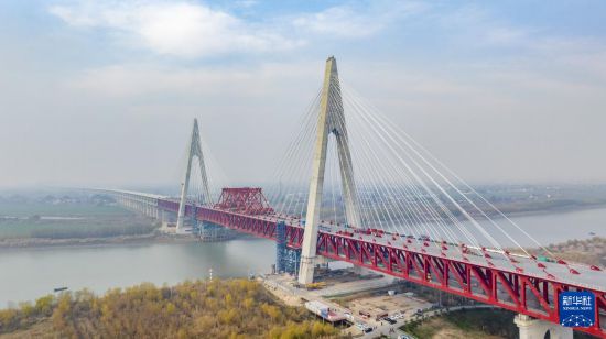 这是合龙后的巢马城际铁路马鞍山长江公铁大桥副汊航道桥（12月26日摄，无人机照片）。新华社发（刘玉才摄）