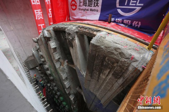图为直径13.5米的“申崇号”盾构机。中新社记者 张亨伟 摄