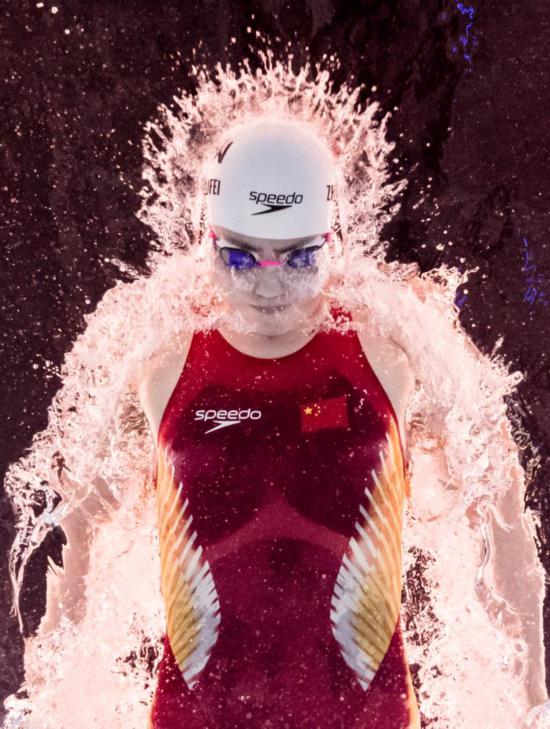 2024年8月3日，中國隊第三棒選手張雨霏在巴黎奧運會游泳項目男女4x100米混合泳接力決賽中。