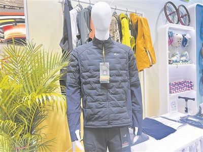  用蚝新棉制成的運動機能棉服。