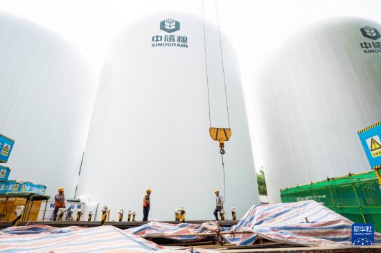 这是5月6日在中储粮长沙直属库拍摄的气膜粮仓建设施工现场。新华社记者 陈思汗 摄