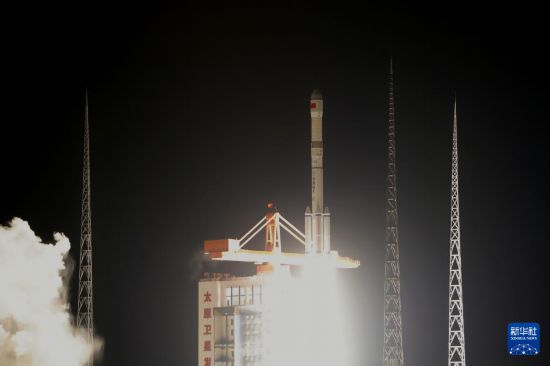 5月11日21時27分，我國在太原衛星發射中心使用長征六號改運載火箭，成功將遙感四十號02組衛星發射升空，衛星順利進入預定軌道，發射任務獲得圓滿成功。新華社發（李辰昊 攝）