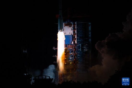5月13日2時09分，我國在西昌衛星發射中心使用長征三號丙運載火箭，成功將通信技術試驗衛星十九號發射升空，衛星順利進入預定軌道，發射任務獲得圓滿成功。新華社發（楊熙攝）