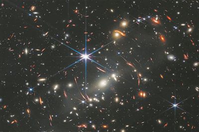 詹姆斯·韋布空間望遠鏡拍攝的包含數千個遙遠星系的宇宙深場圖像。圖片來源：美國國家航空航天局