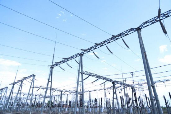 錫林郭勒盟多倫縣紅花山風電場“綠電”輸出通道。（受訪單位供圖）