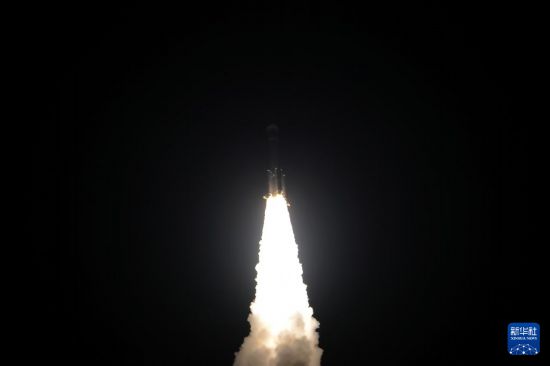 6月6日4时45分，我国在太原卫星发射中心使用长征六号改运载火箭，成功将卫星互联网低轨04组卫星发射升空，卫星顺利进入预定轨道，发射任务获得圆满成功。新华社发（王亚鹏 摄）