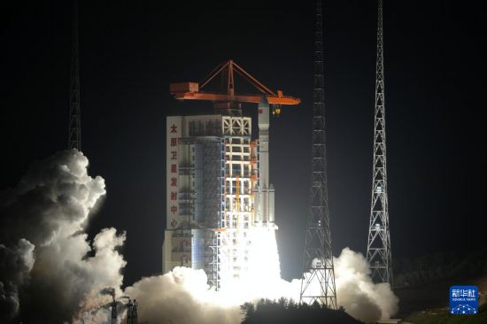6月6日4时45分，我国在太原卫星发射中心使用长征六号改运载火箭，成功将卫星互联网低轨04组卫星发射升空，卫星顺利进入预定轨道，发射任务获得圆满成功。新华社发（王亚鹏 摄）