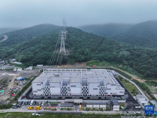 空中俯瞰舟山望海（金塘）220千伏输变电工程变电站（6月24日摄，无人机照片）。新华社记者 徐昱 摄