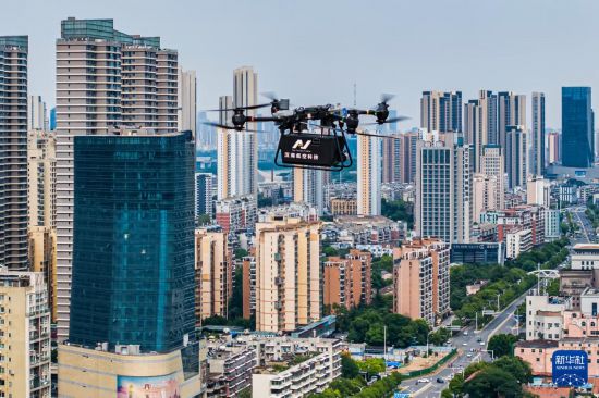 6月16日，一架无人机在飞行中（无人机照片）。新华社记者 伍志尊 摄