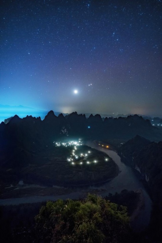 2022年4月5日,在廣西桂林漓江第一灣拍攝的啟明星。(王晉 攝)