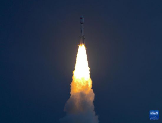 7月27日18時03分，我國在太原衛星發射中心使用長征六號改運載火箭，成功將衛星互聯網低軌05組衛星發射升空。衛星順利進入預定軌道，發射任務獲得圓滿成功。這次任務是長征系列運載火箭的第585次飛行。新華社發（王亞鵬 攝）