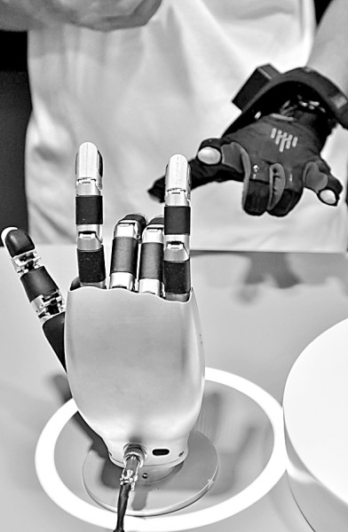 图为2025世界机器人大会上展示的机器人产品。新华社发