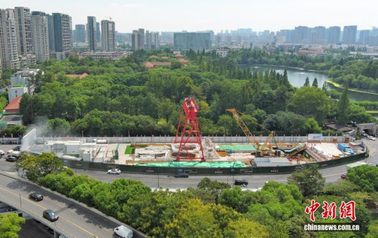 8月26日，航拍建設中的華家池地鐵站。