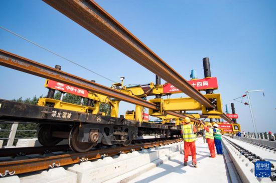 9月1日，工作人員在河北省河間市施工。新華社發（袁瑞宇 攝）