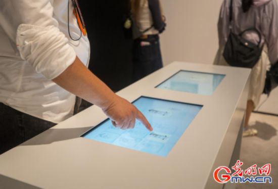 展廳內的觸摸屏互動,觀眾可操作碎片拼接與虛擬修復演示