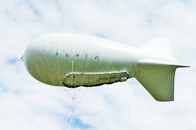 “極目一號”浮空艇在升空。新華社記者 金立旺攝