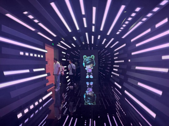 上博“了不起的老祖宗”以VR秀表達文物保護主題。新華社記者孫麗萍 攝