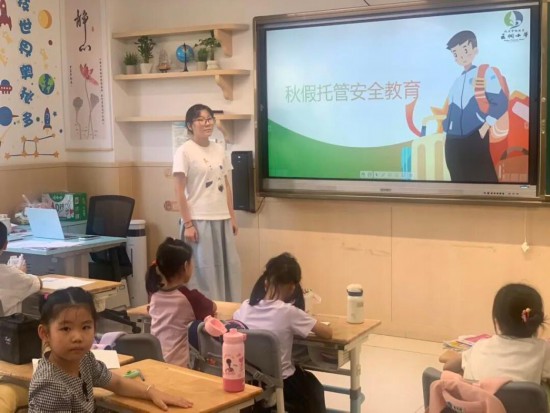 2025年9月28日，杭州市钱塘区云帆小学举行秋假托管三日营开班仪式。（图片来源：杭州市钱塘区云帆小学）