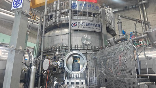 EAST升级改造现场。(新华社记者陈诺 摄)