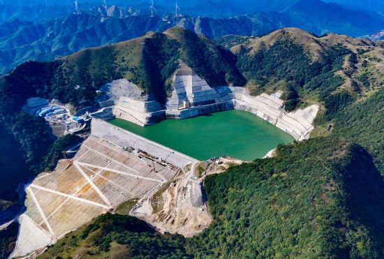 南宁抽水蓄能电站上水库。(南方电网供图)