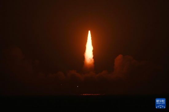 1月16日4時10分，我國太原衛星發射中心在山東附近海域成功發射谷神星一號海射型遙七運載火箭，搭載發射的天啟星座06組衛星順利進入預定軌道，飛行試驗任務取得圓滿成功。新華社發（安迪 攝）