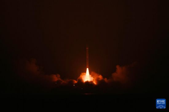 1月16日4時10分，我國太原衛星發射中心在山東附近海域成功發射谷神星一號海射型遙七運載火箭，搭載發射的天啟星座06組衛星順利進入預定軌道，飛行試驗任務取得圓滿成功。新華社發（安迪 攝）