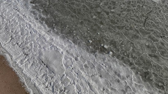 1月21日,这是在辽宁省葫芦岛市绥中县拍摄的海冰景观(无人机照片)。新华社记者 潘昱龙 摄