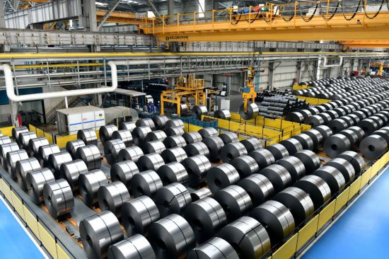 在山東日照昱嵐智造產業園拍攝的鋼卷生產車間（2025年5月21日攝）。新華社記者 郭緒雷 攝