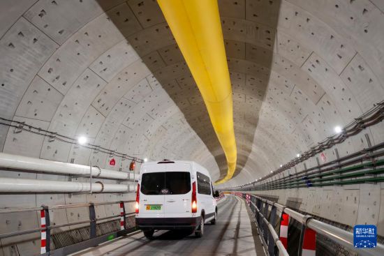 這是廈金大橋（廈門段）環島路右線成型隧道（3月4日攝）。新華社記者 魏培全 攝