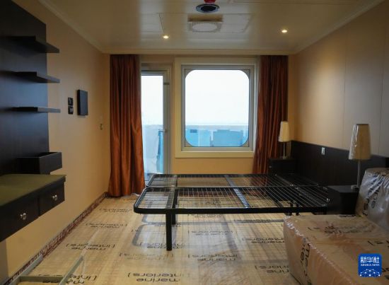 3月16日拍摄的第二艘国产大型邮轮“爱达·花城号”船舱内部，内装工程仍在进行中。新华社记者 丁汀 摄