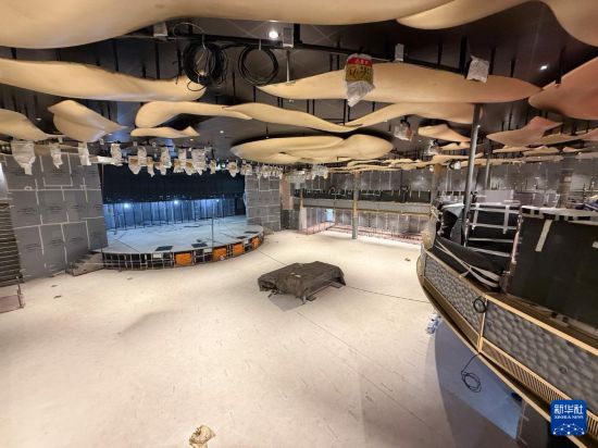 3月16日拍摄的第二艘国产大型邮轮“爱达·花城号”船舱内部，内装工程仍在进行中。新华社记者 丁汀 摄