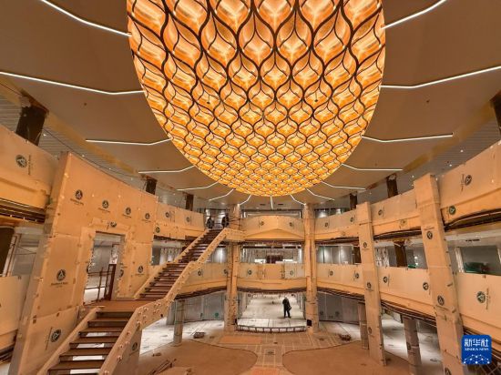 3月16日拍摄的第二艘国产大型邮轮“爱达·花城号”船舱内部，内装工程仍在进行中。新华社记者 丁汀 摄