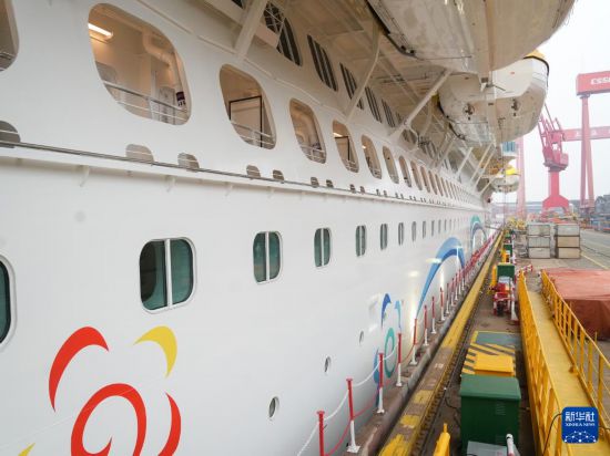 3月16日拍摄的第二艘国产大型邮轮“爱达·花城号”船舱外部。新华社记者 丁汀 摄